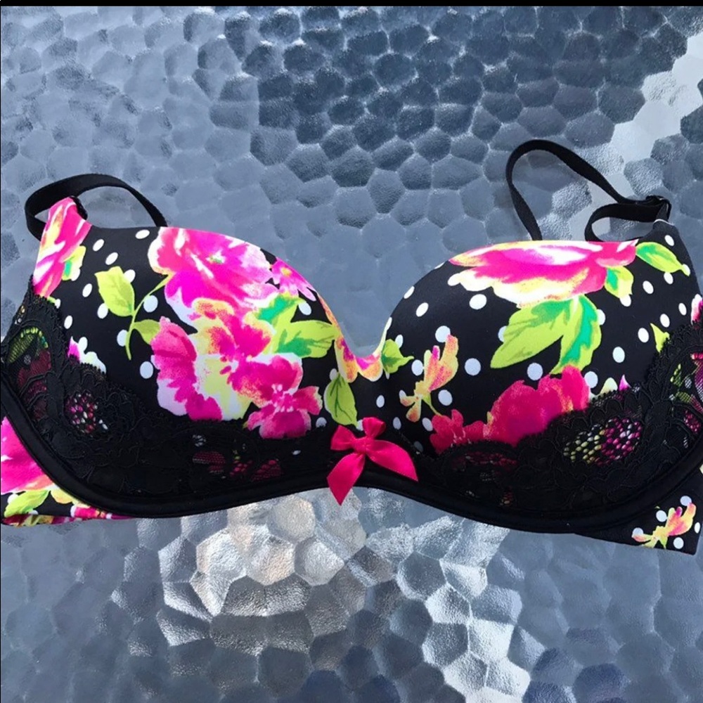 Victoria’s Secret 32 C floral bra